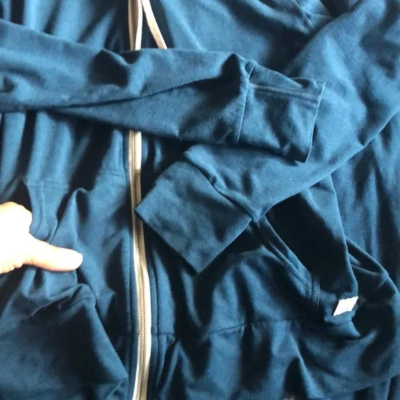 Vuori Teal Hoodie and Jogger Set. Hot girl walk. Luxurious Sunday lounge outfit - Picture 2 of 10